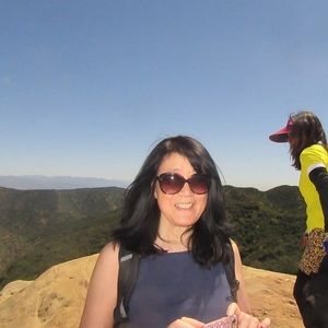 Meet your Posher, Emi